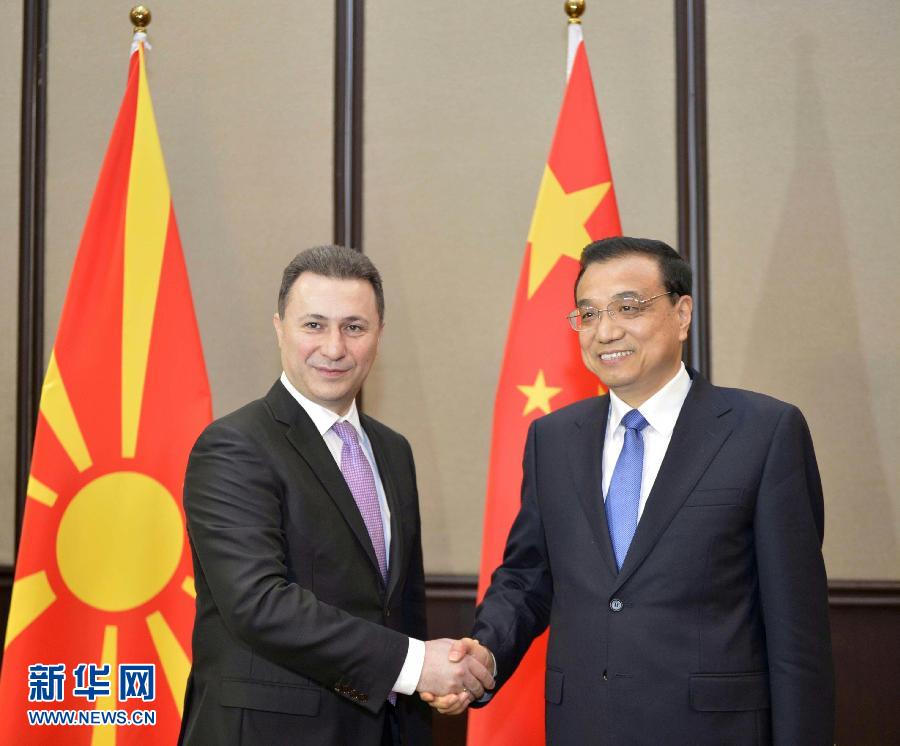 12月17日，中國國務(wù)院總理李克強(qiáng)在貝爾格萊德會見馬其頓總理格魯埃夫斯基。 新華社記者劉力航攝 