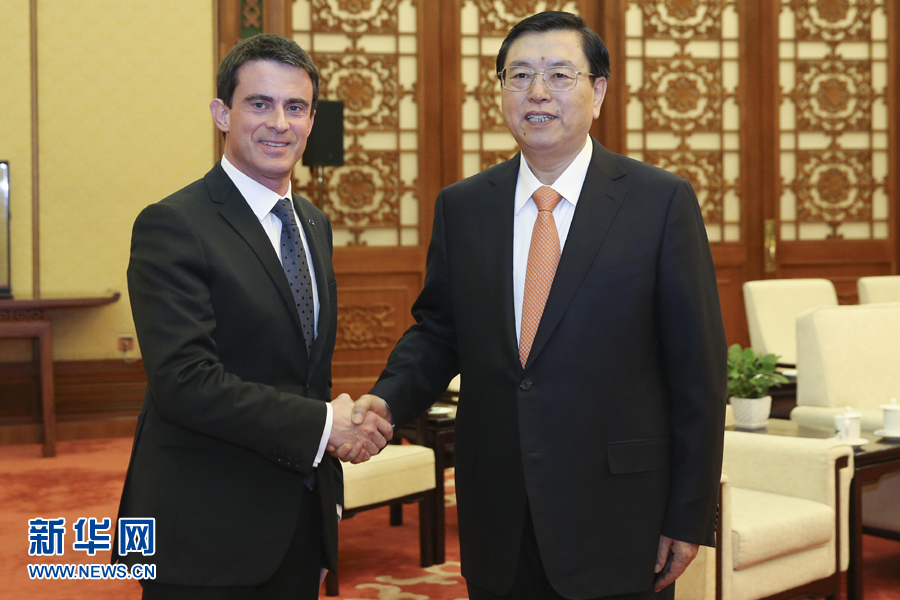 1月30日，全國人大常委會委員長張德江在北京人民大會堂會見法國總理瓦爾斯。 新華社記者丁林 攝 