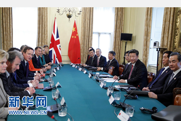 10月21日，國家主席習(xí)近平在倫敦唐寧街首相府同英國首相卡梅倫舉行會談。 新華社記者 鞠鵬 攝 