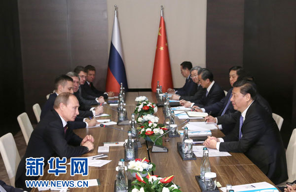 11月15日，國家主席習(xí)近平在土耳其安塔利亞會見俄羅斯總統(tǒng)普京。 新華社記者馬占成攝