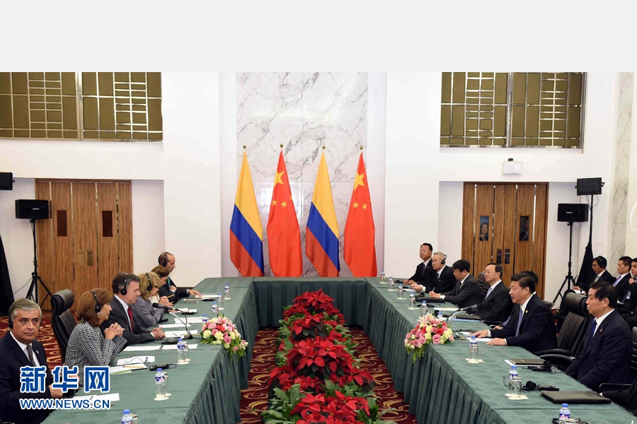 11月18日，國家主席習(xí)近平在菲律賓馬尼拉會(huì)見哥倫比亞總統(tǒng)桑托斯。 新華社記者 饒愛民 攝