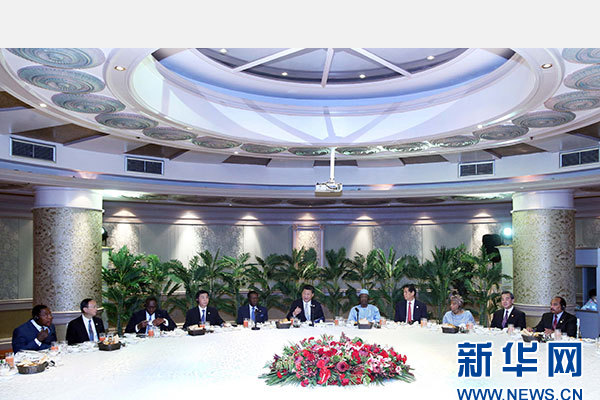 12月5日，國家主席習近平在約翰內(nèi)斯堡再次集體會見17位非洲國家領導人。 新華社記者 姚大偉 攝