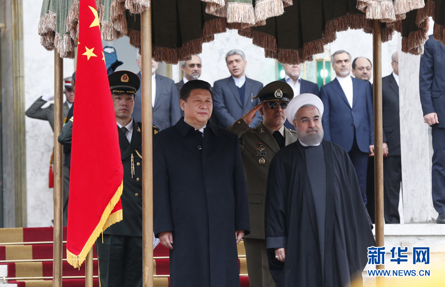 1月23日，國家主席習(xí)近平同伊朗總統(tǒng)魯哈尼在德黑蘭薩德阿巴德王宮舉行會談。這是會談前，習(xí)近平主席出席魯哈尼總統(tǒng)舉行的隆重歡迎儀式。新華社記者 鞠鵬 攝