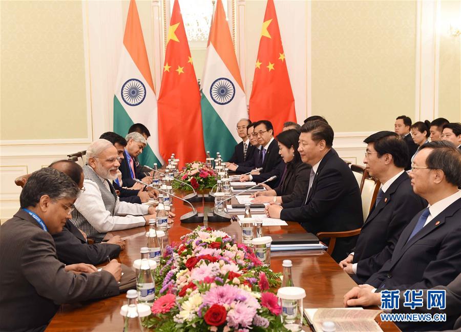 6月23日，國(guó)家主席習(xí)近平在烏茲別克斯坦塔什干會(huì)見(jiàn)印度總理莫迪。新華社記者 饒愛(ài)民攝