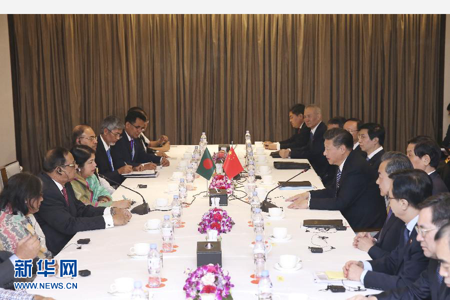 10月14日，國(guó)家主席習(xí)近平在達(dá)卡會(huì)見孟加拉國(guó)國(guó)民議會(huì)議長(zhǎng)喬杜里。 新華社記者龐興雷攝 
