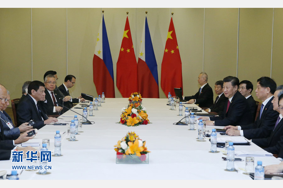 11月19日，國(guó)家主席習(xí)近平在利馬會(huì)見(jiàn)菲律賓總統(tǒng)杜特爾特。新華社記者 鞠鵬 攝