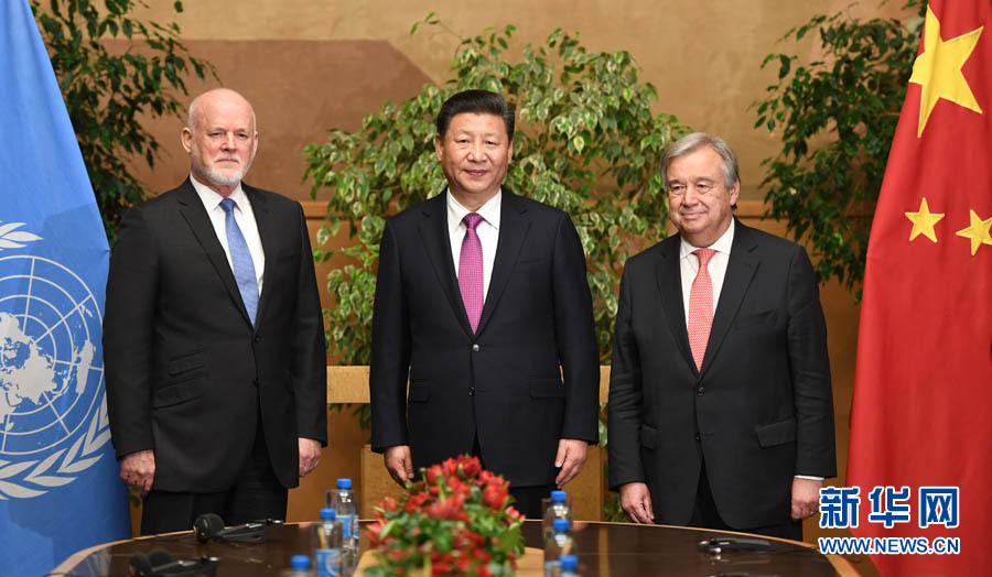 1月18日，國家主席習(xí)近平在瑞士日內(nèi)瓦萬國宮會(huì)見第71屆聯(lián)合國大會(huì)主席湯姆森和聯(lián)合國秘書長古特雷斯。 新華社記者 張鐸 攝