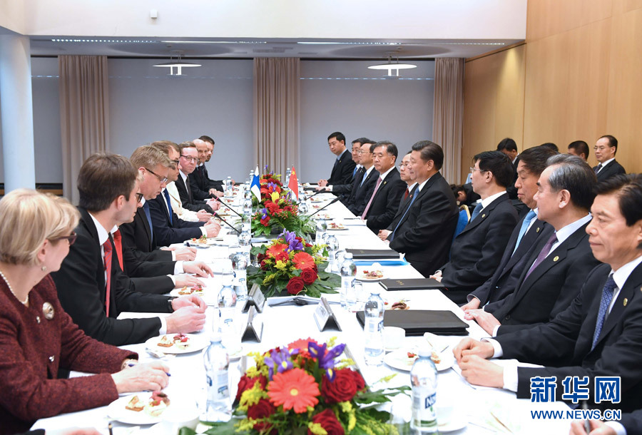 4月5日，國家主席習(xí)近平在赫爾辛基會見芬蘭總理西比萊。 新華社記者饒愛民 攝 