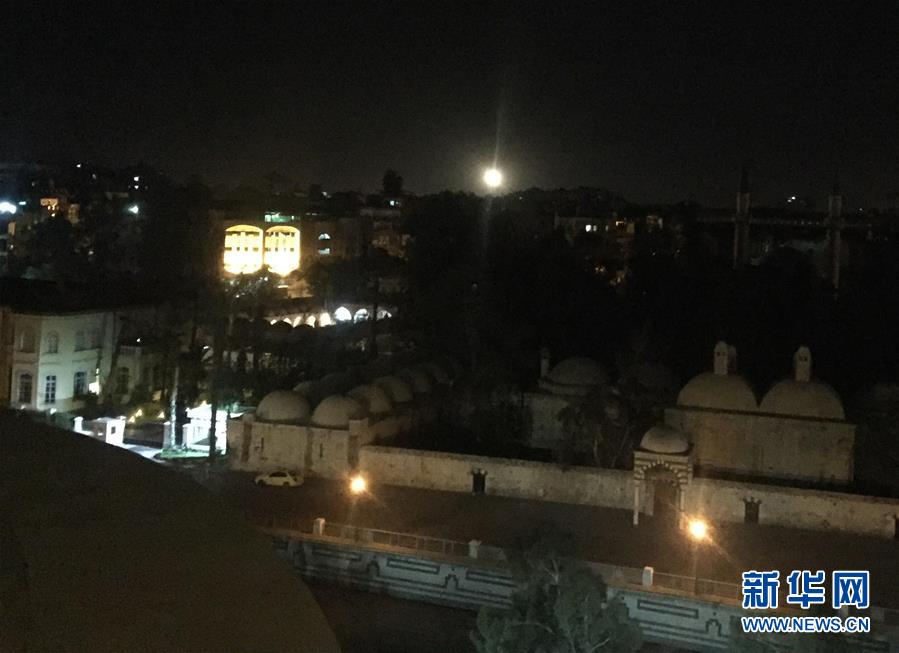 （國際）敘利亞防空系統(tǒng)攔截多枚射向敘兩個(gè)空軍機(jī)場(chǎng)的導(dǎo)彈