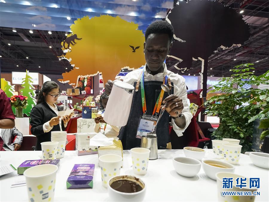 （新華全媒頭條&middot;圖文互動(dòng)）（7）人間正道 浩蕩前行&mdash;&mdash;習(xí)近平主席出席首屆中國(guó)國(guó)際進(jìn)口博覽會(huì)紀(jì)實(shí)