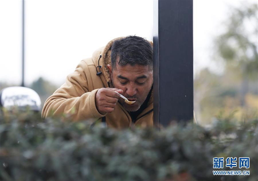 （國(guó)際&middot;圖文互動(dòng)）（2）通訊：&ldquo;根本沒有人在乎我們&rdquo;&mdash;&mdash;探訪美墨邊境墻邊的&ldquo;日工&rdquo;市場(chǎng)