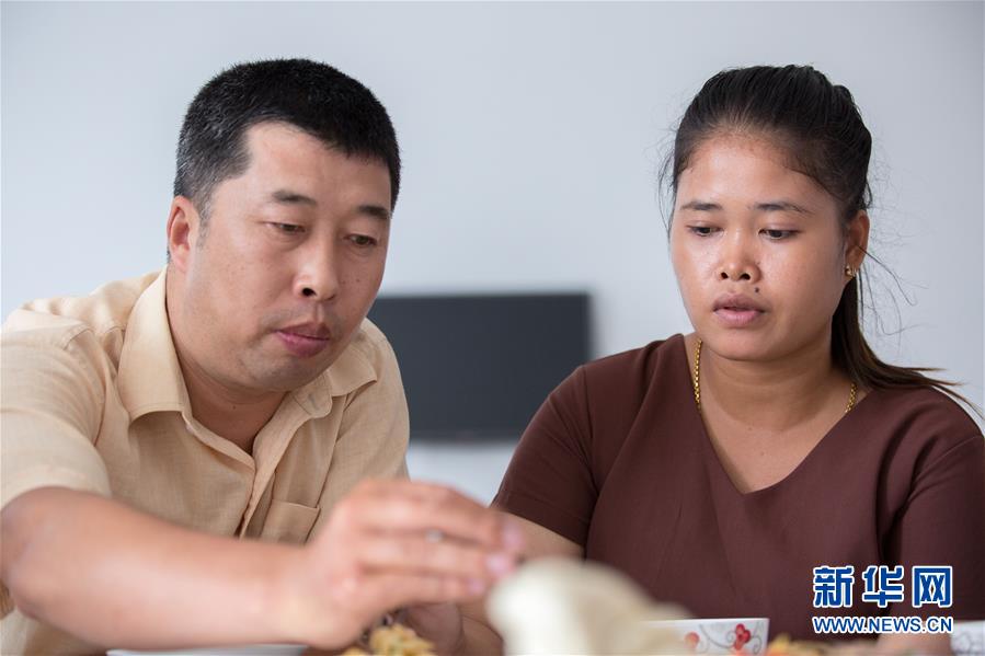 （國(guó)際&middot;&ldquo;一帶一路&rdquo;高峰論壇&middot;圖文互動(dòng)）（2）柬埔寨90后姑娘在西港特區(qū)收獲成長(zhǎng)與愛(ài)情