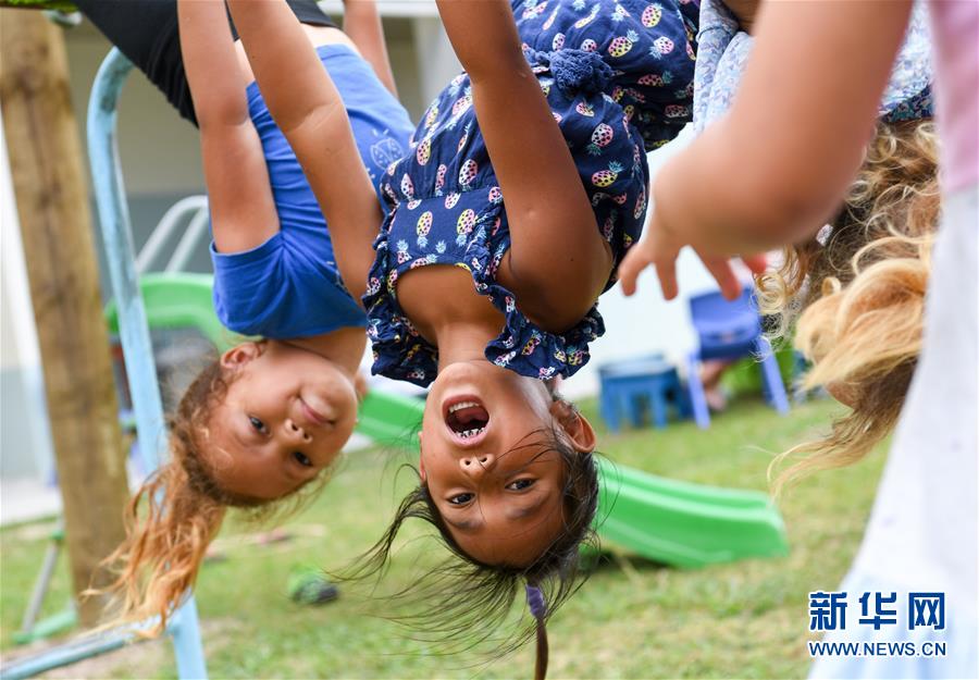 （國(guó)際&middot;圖文互動(dòng)）（3）中國(guó)援建&ldquo;你好&rdquo;學(xué)?！A庫(kù)克群島孩子夢(mèng)