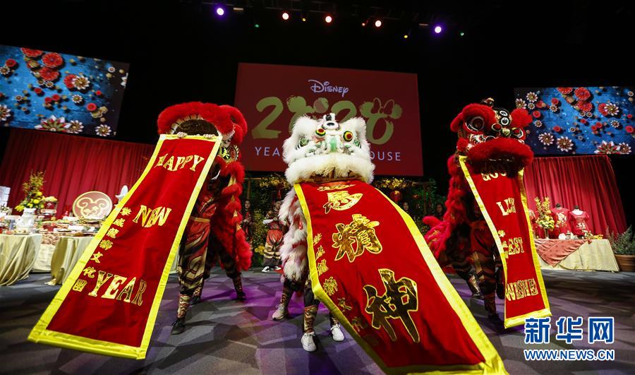 （國際&middot;圖文互動(dòng)）（2）通訊：美國迪士尼加州冒險(xiǎn)樂園紅紅火火迎鼠年