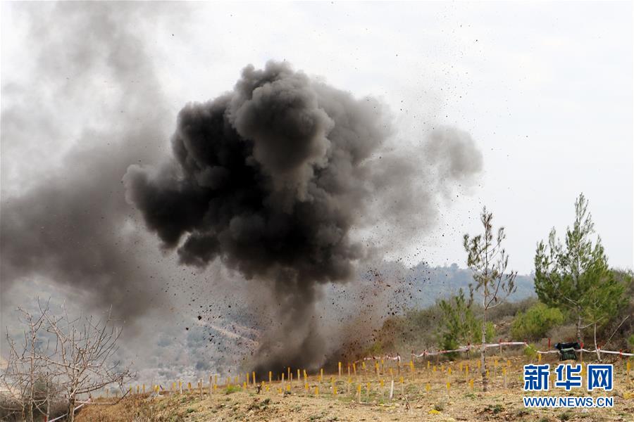 （國際&middot;圖文互動）（4）通訊：&ldquo;中國軍人掃雷一如既往專業(yè)和敬業(yè)！&rdquo;&mdash;&mdash;記中國赴黎維和部隊完成&ldquo;藍線&rdquo;3個雷場清排任務