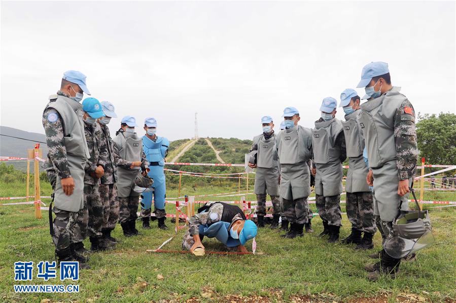 （國際&middot;圖文互動）（4）通訊：&ldquo;中國式掃雷精準且高效&rdquo;&mdash;&mdash;記聯(lián)黎官員視察中國維和官兵&ldquo;藍線&rdquo;掃雷訓(xùn)練