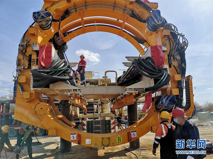 （國際&middot;圖文互動）（2）通訊：&ldquo;大國重器&rdquo;亮相莫斯科&mdash;&mdash;中國11米級大盾構(gòu)機(jī)在俄始發(fā)記