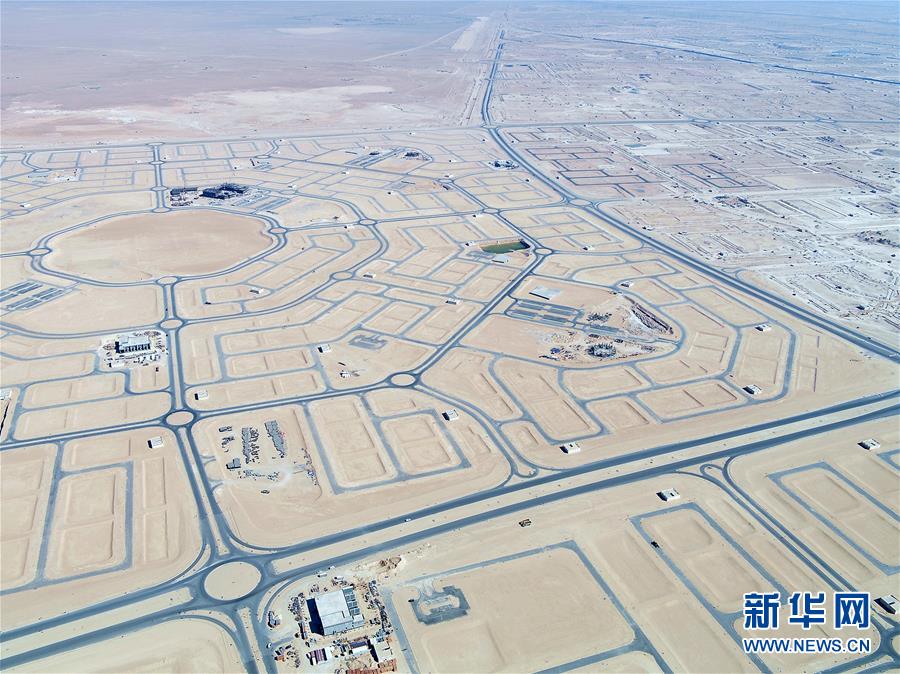 （國際疫情&middot;圖文互動）（5）通訊：防疫、生產(chǎn)兩不誤，沙漠現(xiàn)&ldquo;棋盤&rdquo;&mdash;&mdash;記中企承建科威特住房基建項目