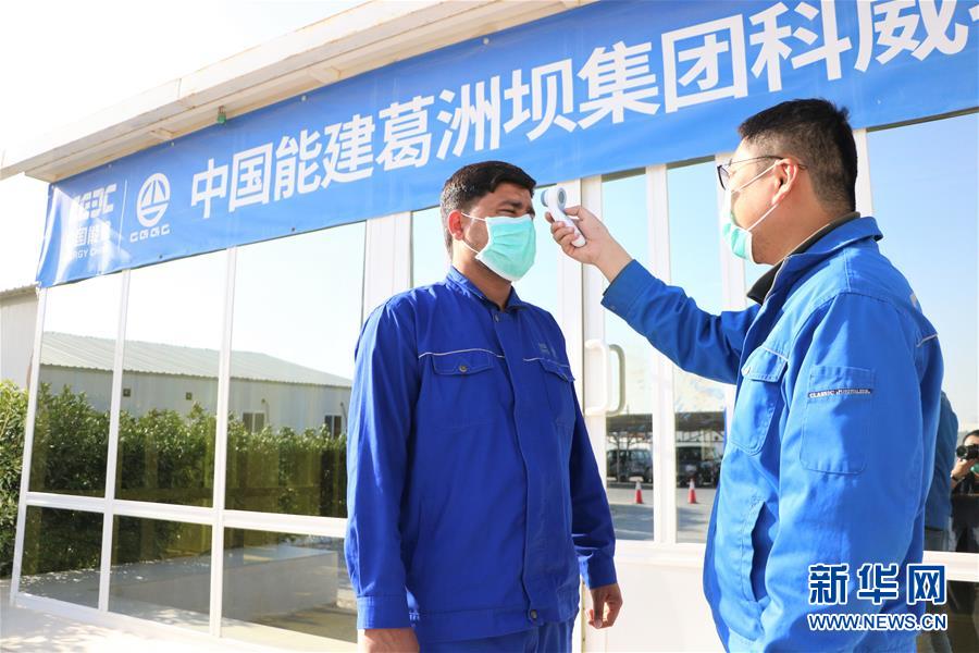 （國際疫情&middot;圖文互動）（6）通訊：防疫、生產(chǎn)兩不誤，沙漠現(xiàn)&ldquo;棋盤&rdquo;&mdash;&mdash;記中企承建科威特住房基建項目