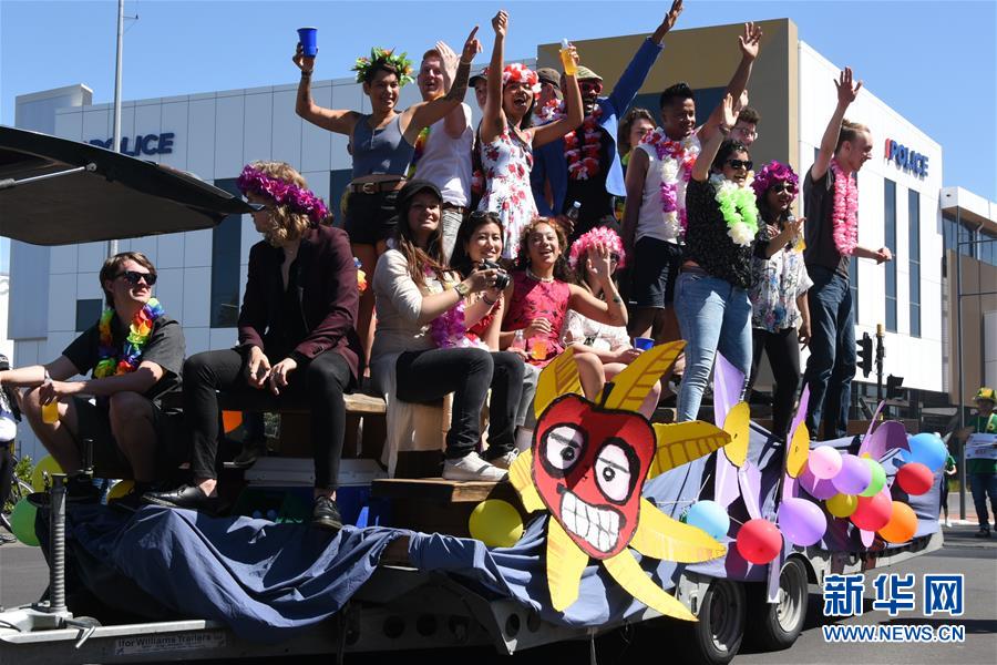 (國(guó)際·圖文互動(dòng))(1)通訊:中國(guó)元素在新西蘭迎春花車巡游活動(dòng)中放光彩
