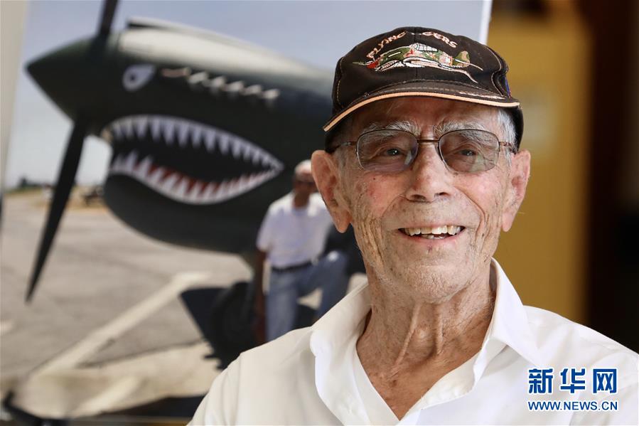 （國際&middot;圖文互動(dòng)）（2）&ldquo;飛虎隊(duì)&rdquo;百歲老兵駕機(jī)重上藍(lán)天
