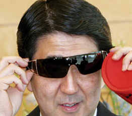 2015，安倍會(huì)繼續(xù)"暴走"嗎？