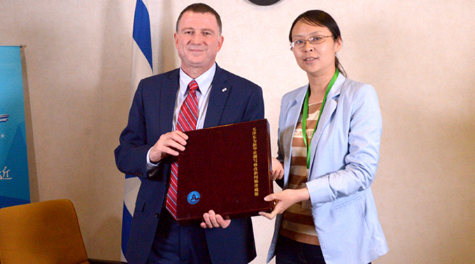 以色列議長(zhǎng)埃德?tīng)査固菇邮苄氯A網(wǎng)專(zhuān)訪(fǎng)