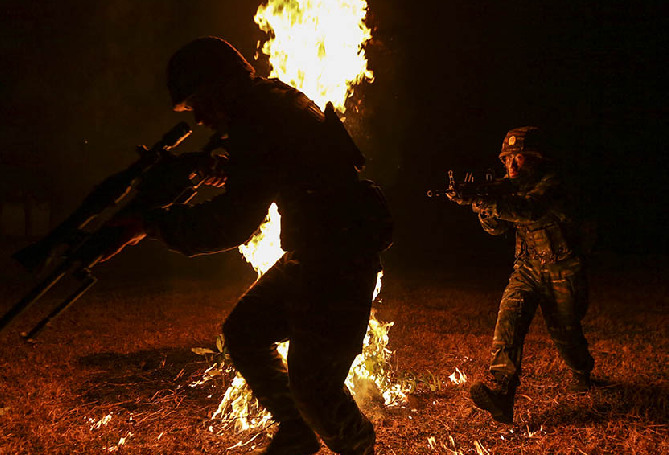 強(qiáng)軍DNA|福利貼，快來(lái)瞧狙擊手的瞄準(zhǔn)鏡里是啥樣