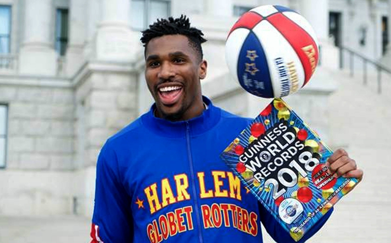 吉尼斯世界紀(jì)錄日：15.26米！向上投籃最高高度