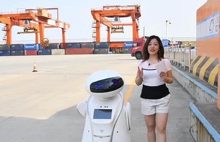 機器人帶你通關(guān)！青島與上合問與答