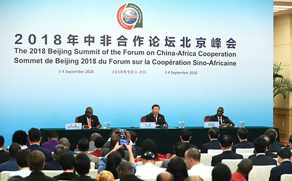 習(xí)近平同拉馬福薩、薩勒共同會(huì)見記者